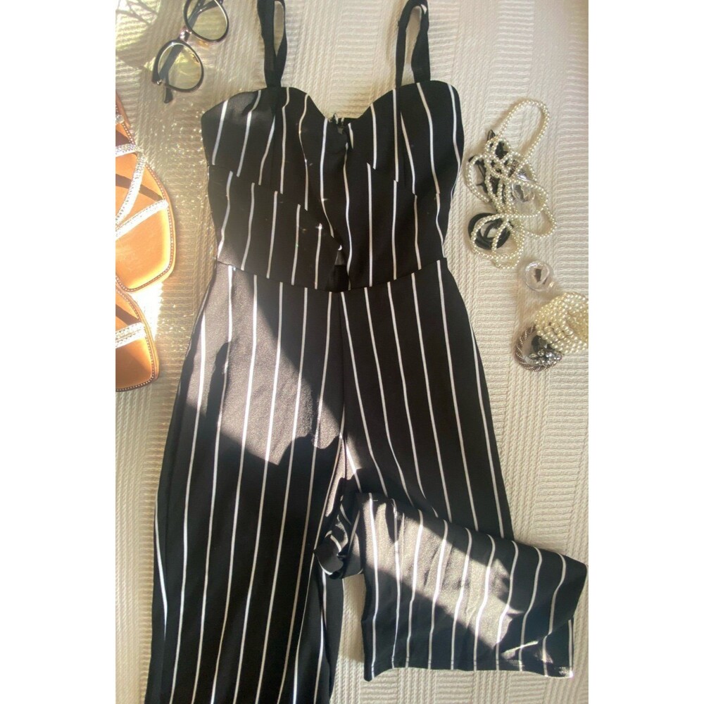 cute & classy black and white striped romper jumpsuit short wide leg cut NWOT